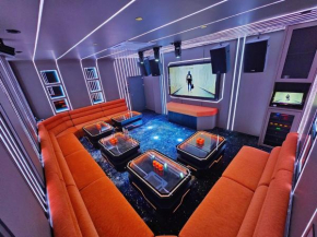 JPP l Luxury Private KTV Theme Room Private Pool Switch Hot Boiler BBQ Mahjong Machine Sleeps 26 5min to Austin